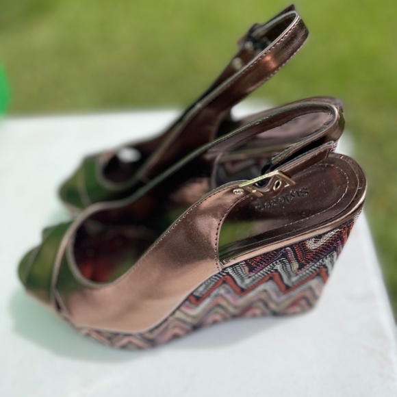 Metallic - Picture 2 of 2